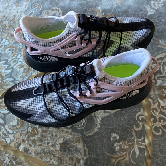 The North Face Women’s Oxeye Tech TNF White/TNF Black shoes - Picture 14 of 17